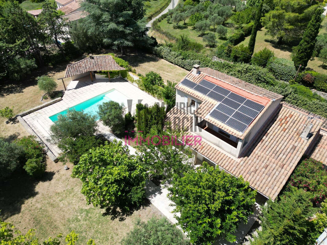 Maison 141 m² à Pernes-Les-Fontaines  - photo 2