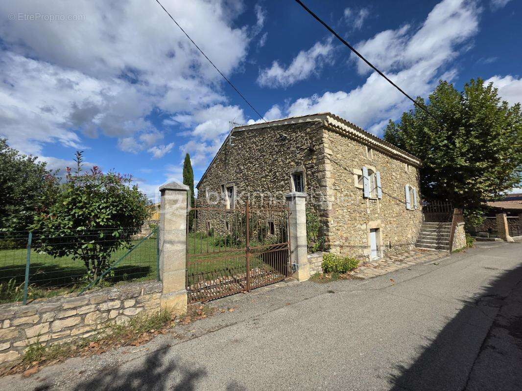 Maison à SAINT-JULIEN-DE-PEYROLAS
