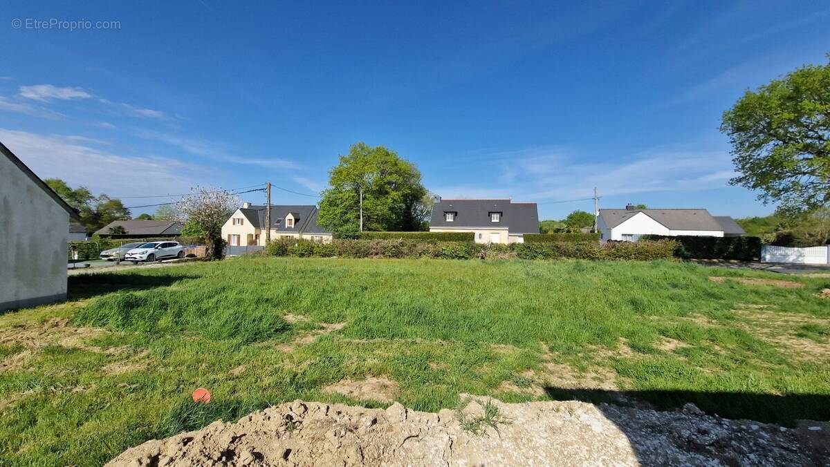 Terrain à LA CHAPELLE-LAUNAY
