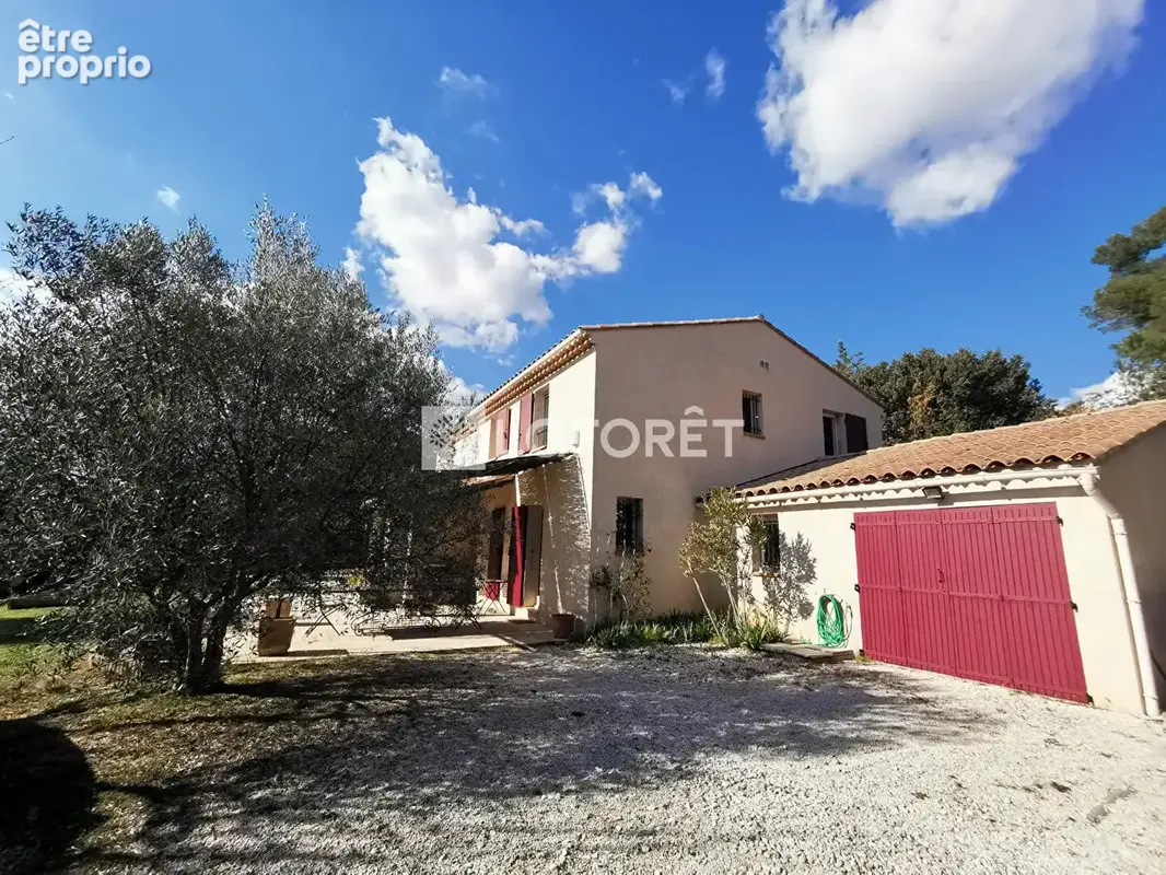 Maison Saint-Maximin la Ste-Baume 8 pièces de 148 m² avec piscine - photo 5