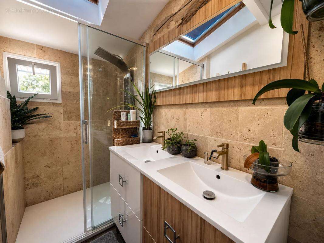 Maison de charme avec gîte indépendant, piscine et potentiel - photo 8