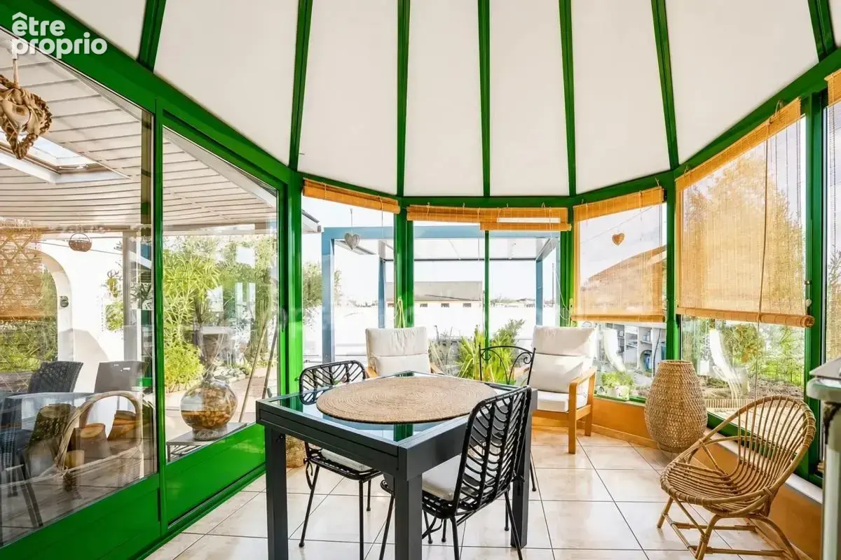 Maison en pierre de Loire à Saumur avec piscine, dépendances et terrain de 8 147m2 - photo 5