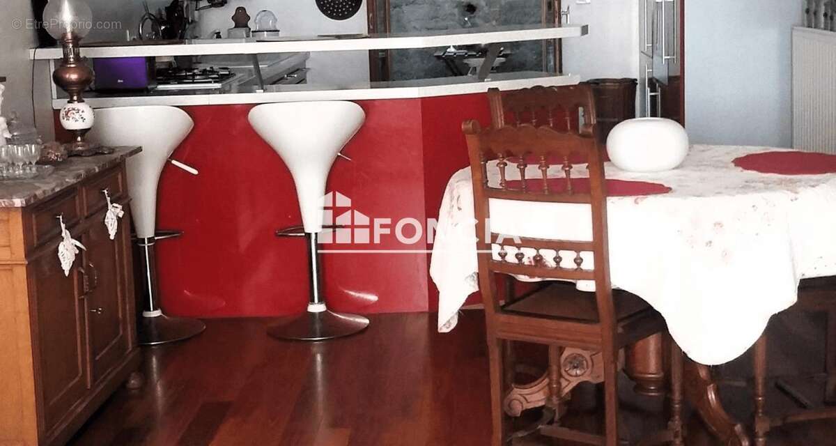 Appartement à CHATEL-SAINT-GERMAIN