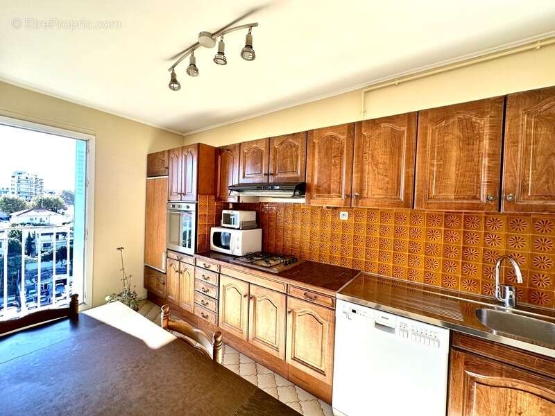 Appartement à MARSEILLE-4E