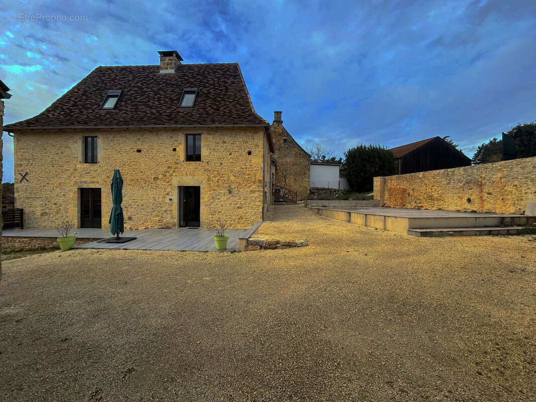 Maison à SAINT-MARTIAL-DE-NABIRAT