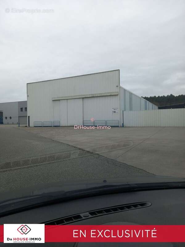 Commerce à VILLENAVE-DE-RIONS