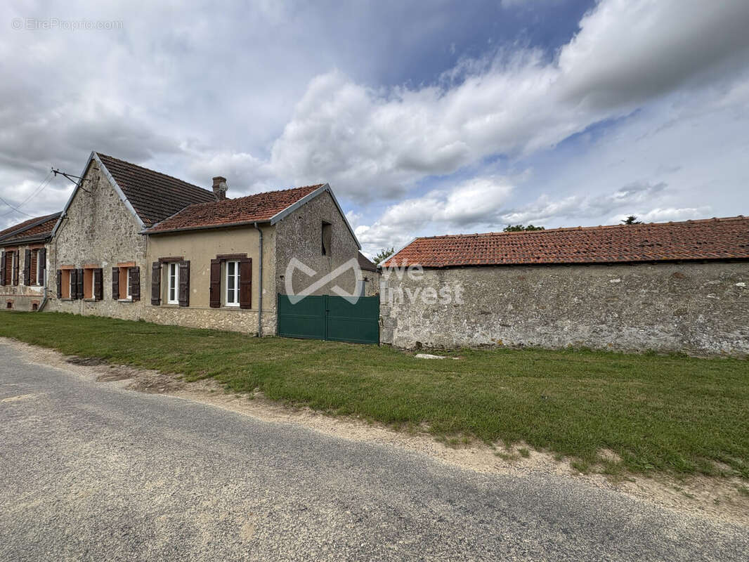 Maison 150 m² à Bouchy-Saint-Genest  - photo 3