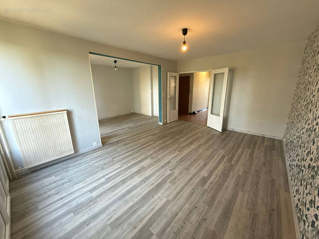 Appartement à GUILHERAND-GRANGES