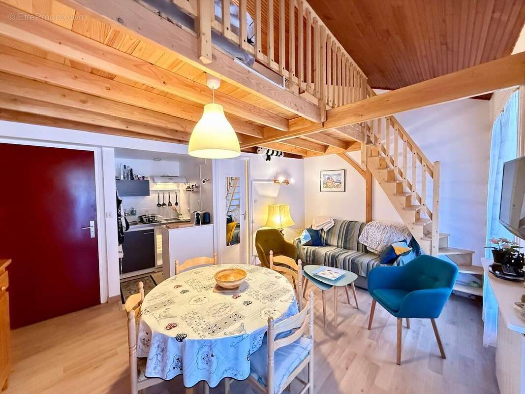   - Appartement à AX-LES-THERMES