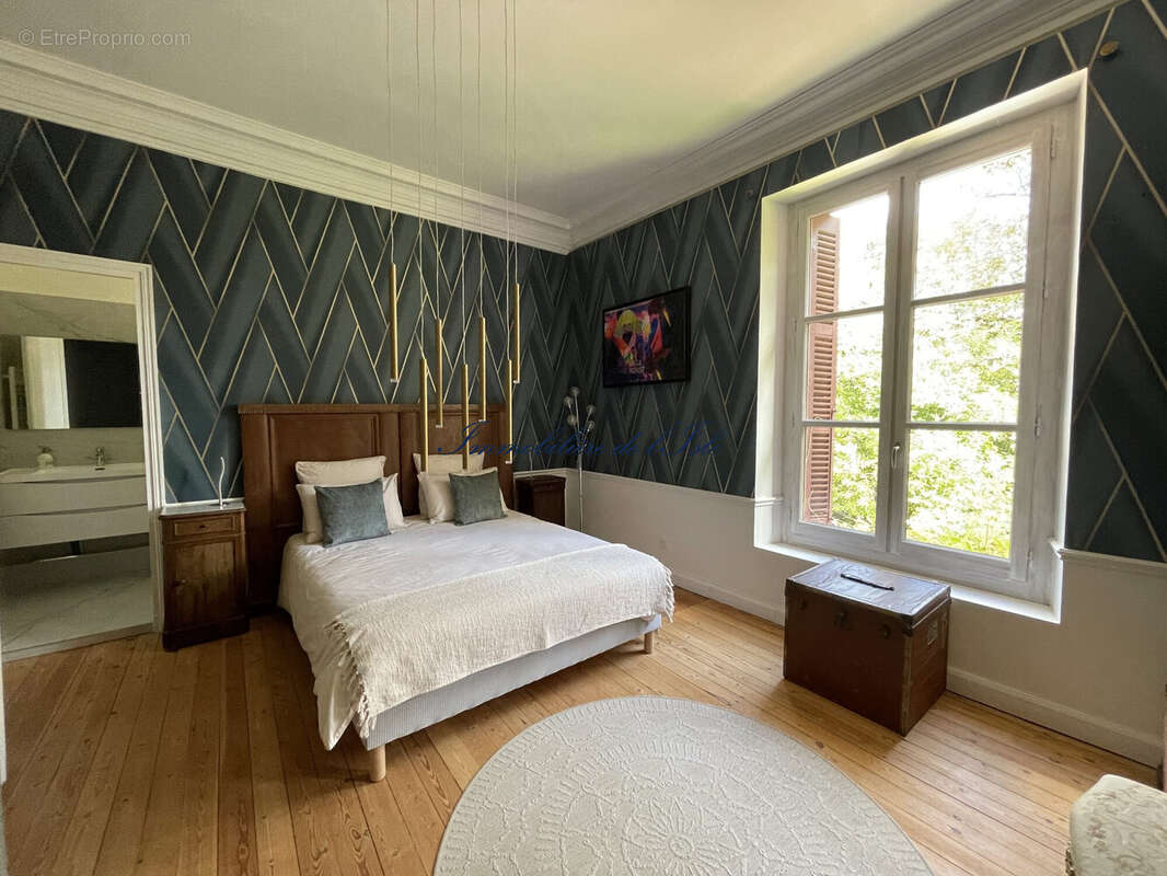 Maison à JAVERLHAC-ET-LA-CHAPELLE-SAINT-ROBERT