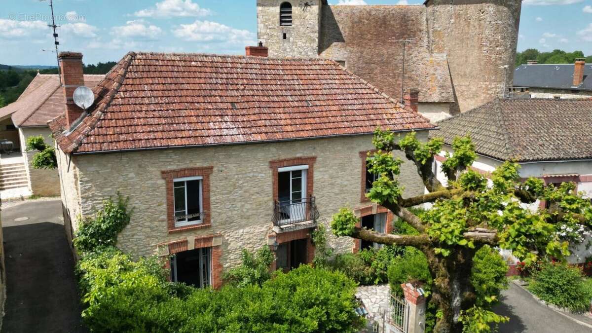 Secteur Cazals - Belle maison de village en pierre, grange, espa - photo 15