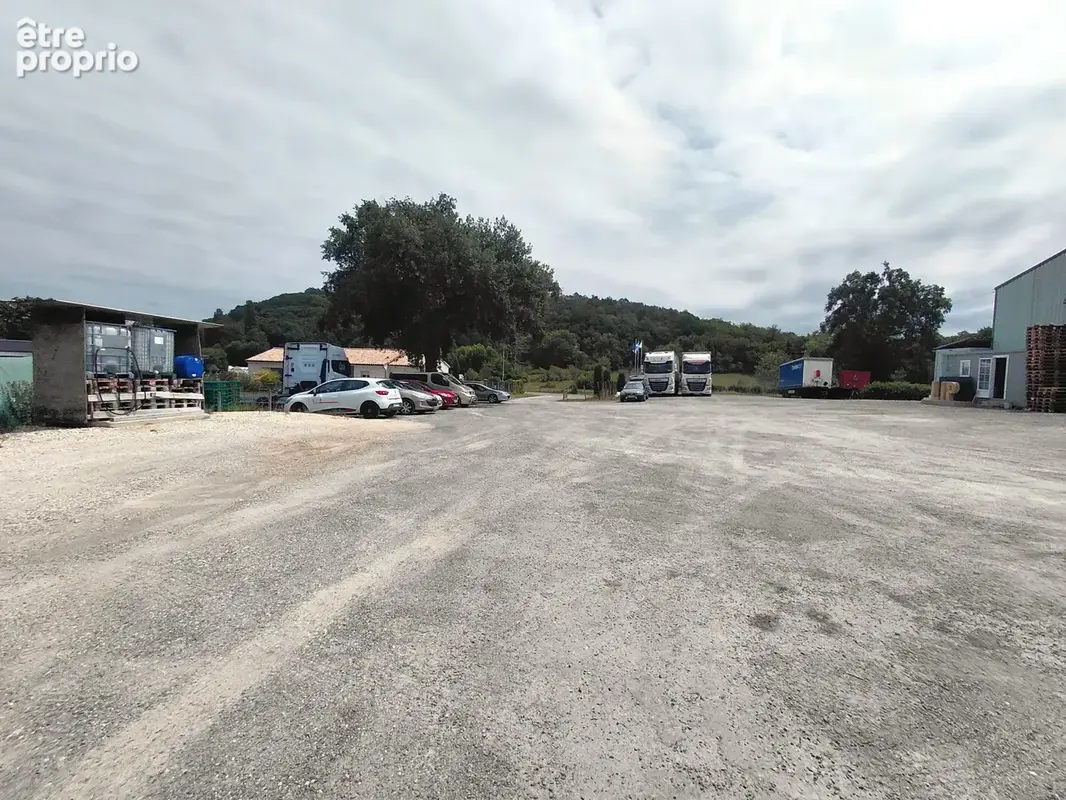 Entrepôt 800 m2 à vendre sur Vergt - photo 3