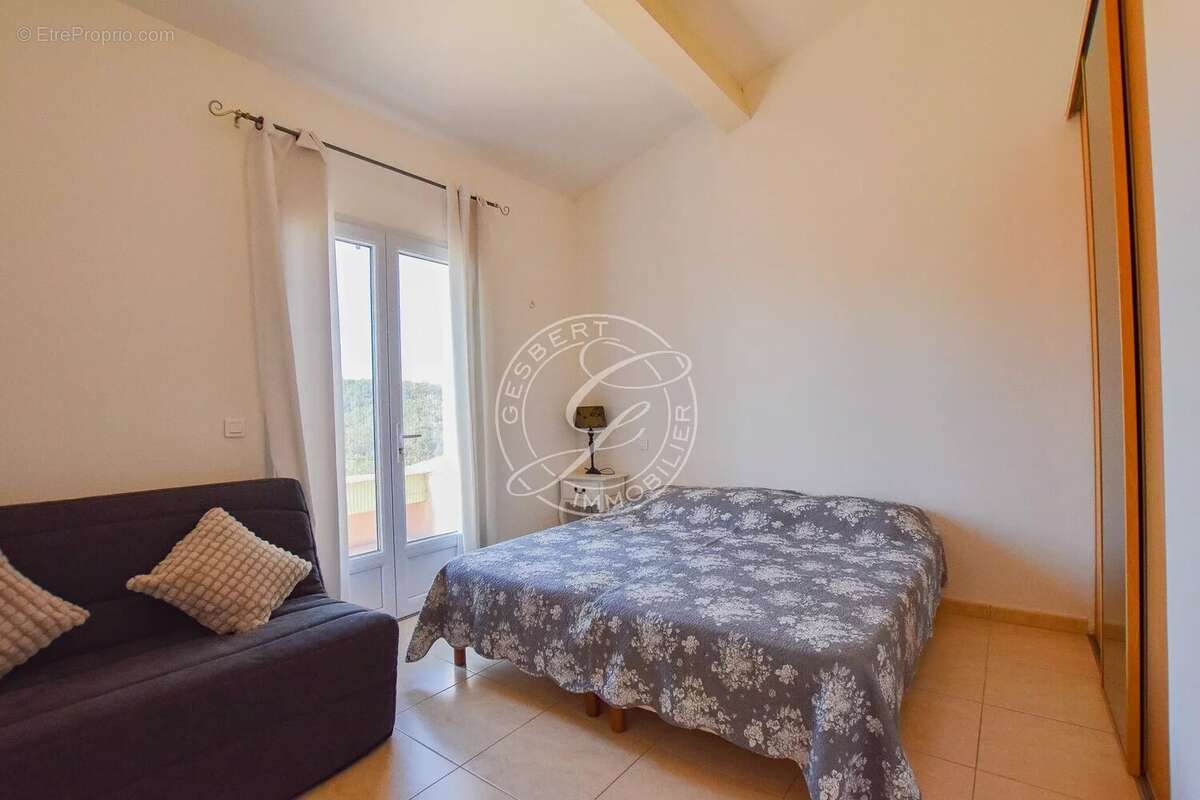 A VENDRE - FLAYOSC très belle villa avec vue dominante et piscine - photo 23