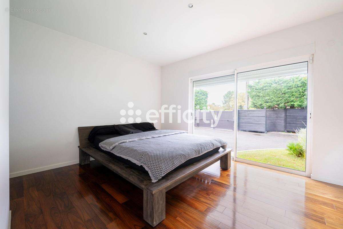 Maison 155 m² à Le Pian-Medoc  - photo 9