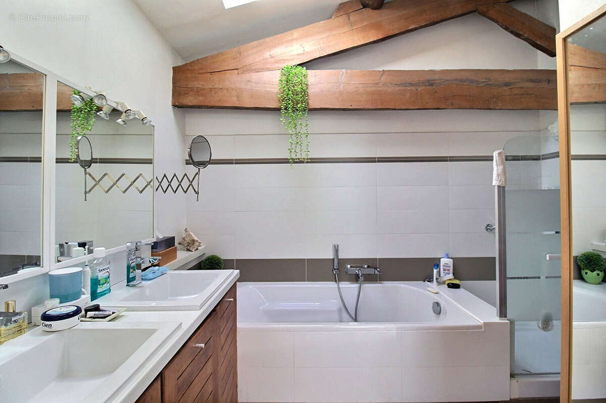 Appartement à MAUGUIO