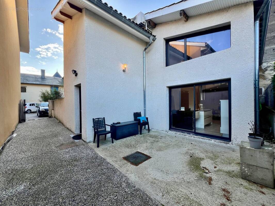 Maison à PONT-DE-CHERUY