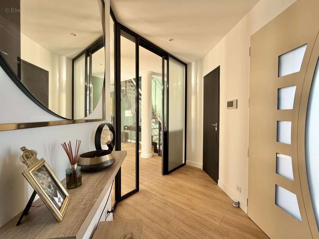 Maison à SAINT-LAURENT-DU-VAR