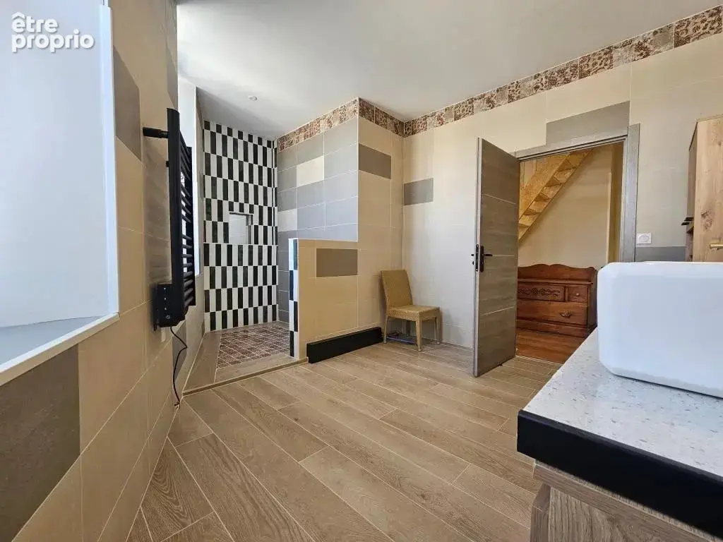 Maison centre bourg 130m2  -  3 chambres à Saint Savin - photo 4