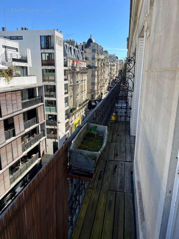 Appartement à PARIS-18E