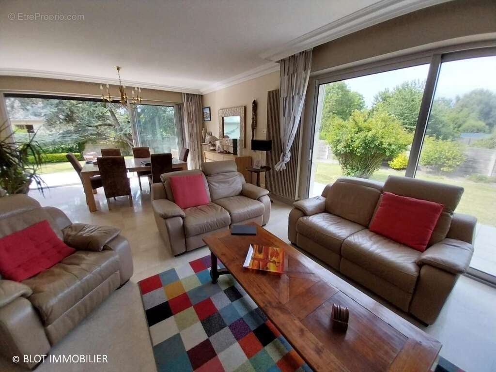 Maison à LE VIVIER-SUR-MER