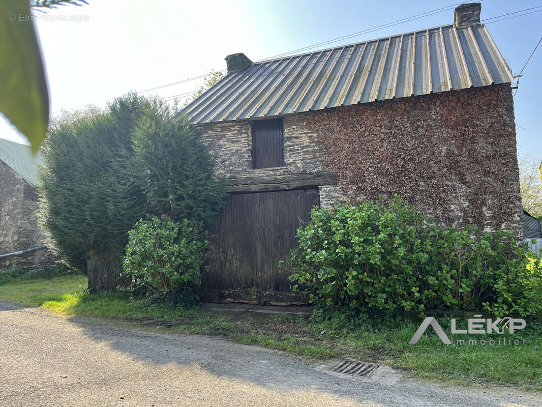 Maison à LA CHAPELLE-DE-BRAIN