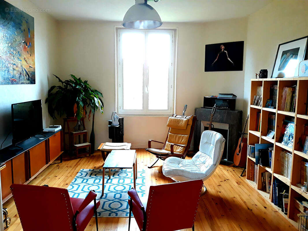 CLERMONT FERRAND, Immeuble 12 pièce(s) 253 m2, rapport 23300€/an, jardin, garages, balcon 491000€ FAI - photo 5