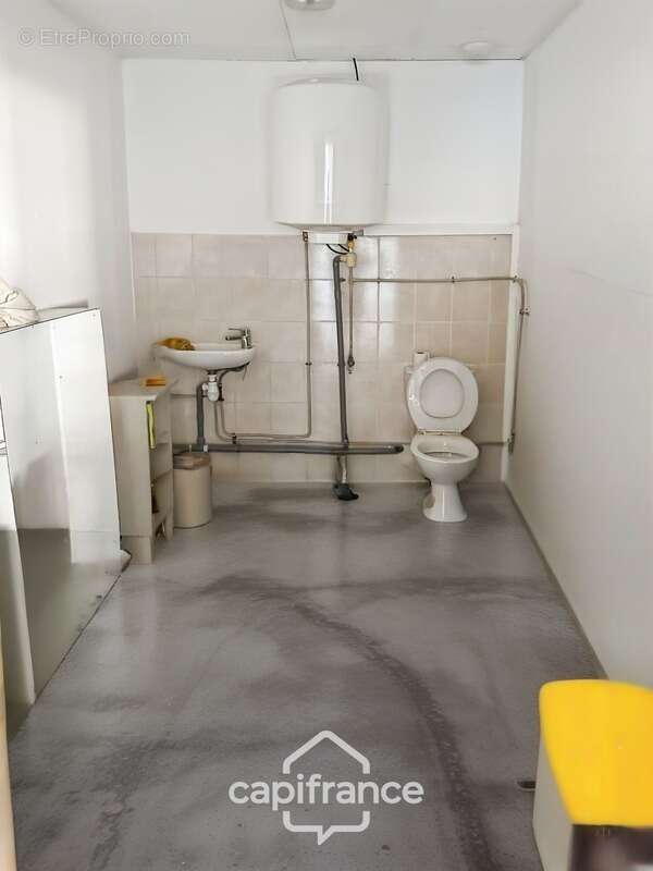 Local/bureau à vendre de 480 m2 sur 4027 m2 de terrain - photo 13