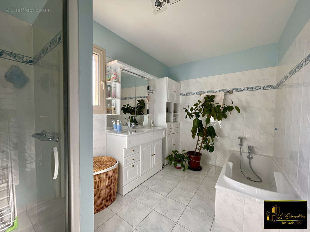 salle de bain (baignoire+douche) - Maison à SAINT-ARNOULT-EN-YVELINES