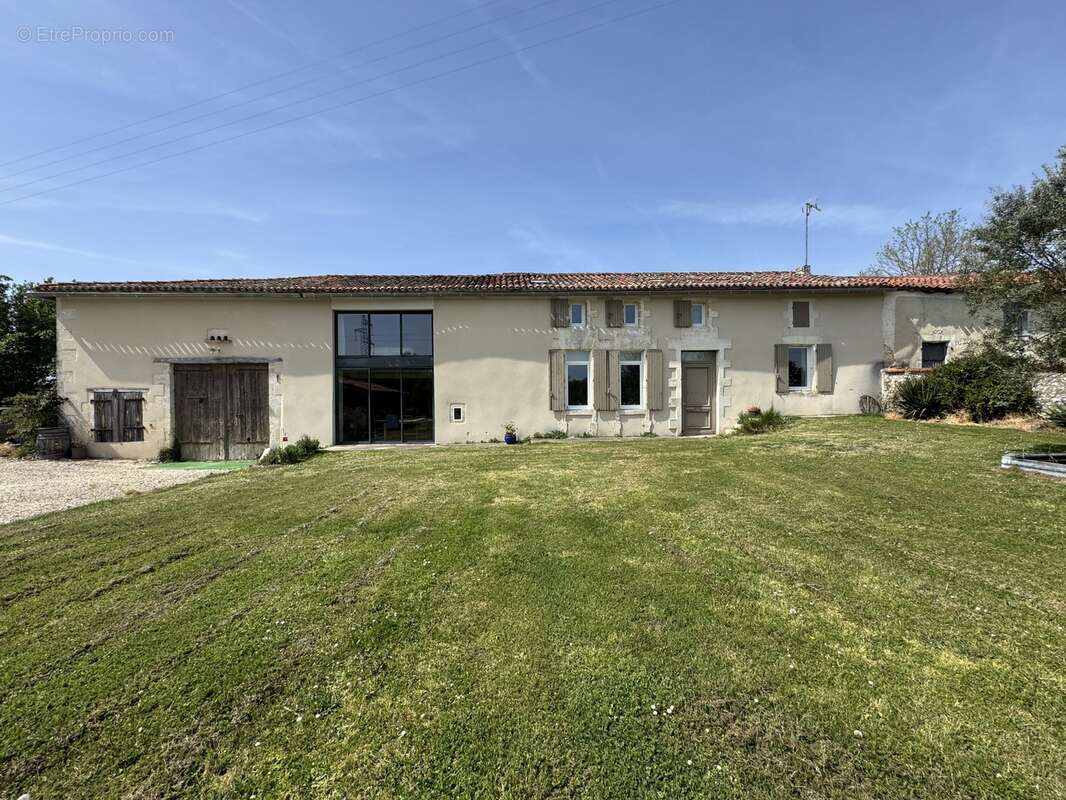 Maison à SALLES-DE-BARBEZIEUX