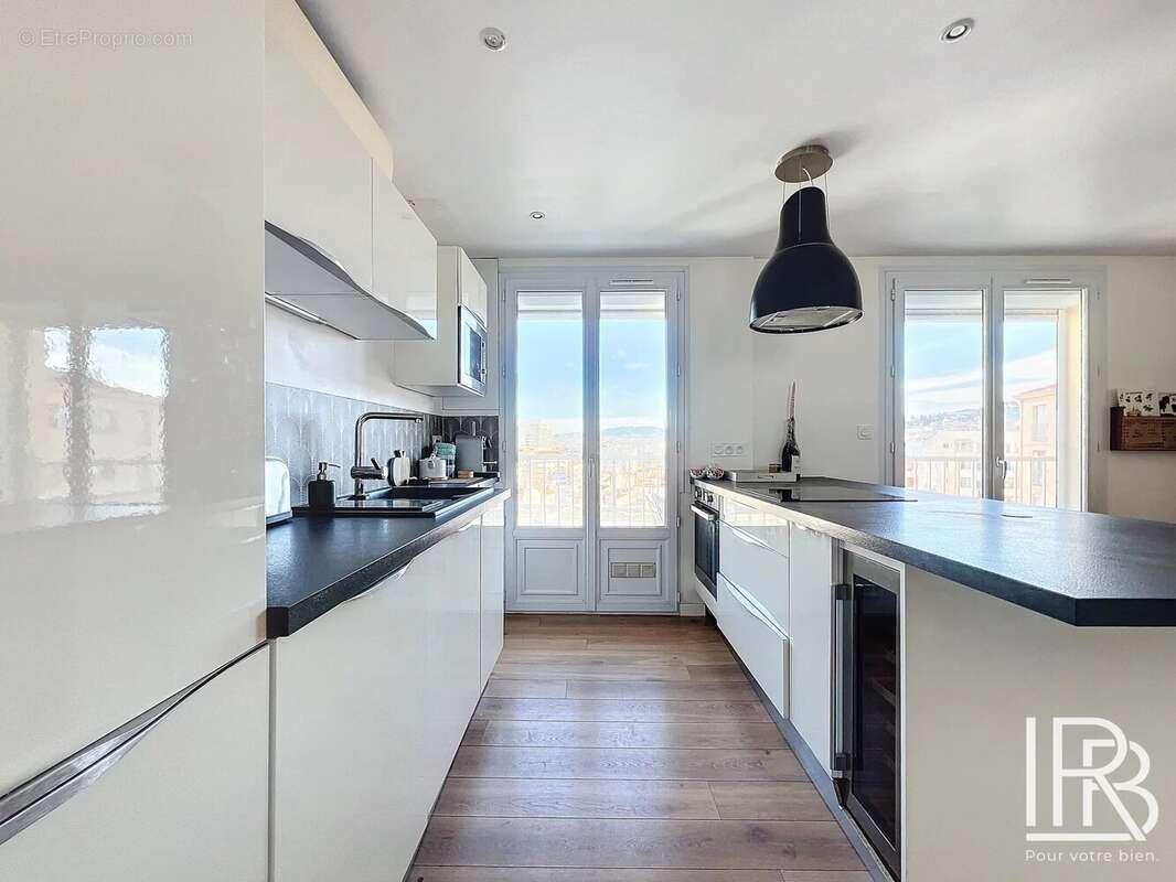 Appartement à MARSEILLE-7E