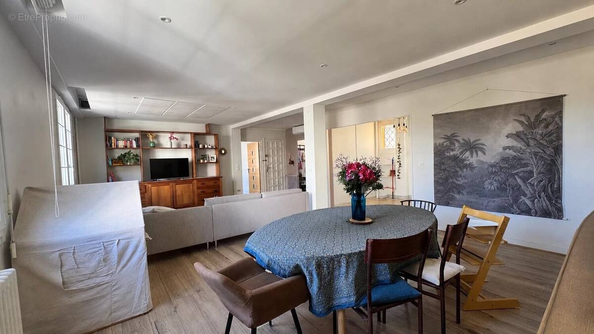 Grand t6 de 163 m² ? toit-terrasse ? plein centre de dax - photo 2