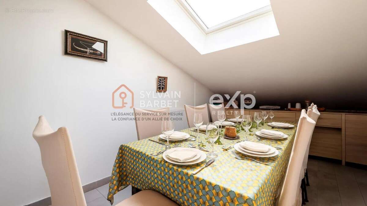 Appartement à SOLLIES-PONT