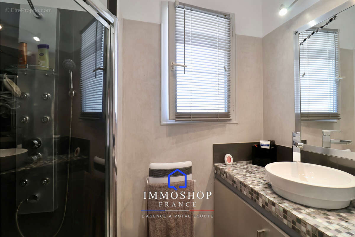 Maison à SIMIANE-COLLONGUE