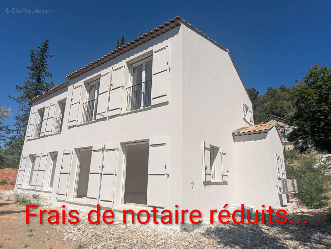 Maison à VILLECROZE