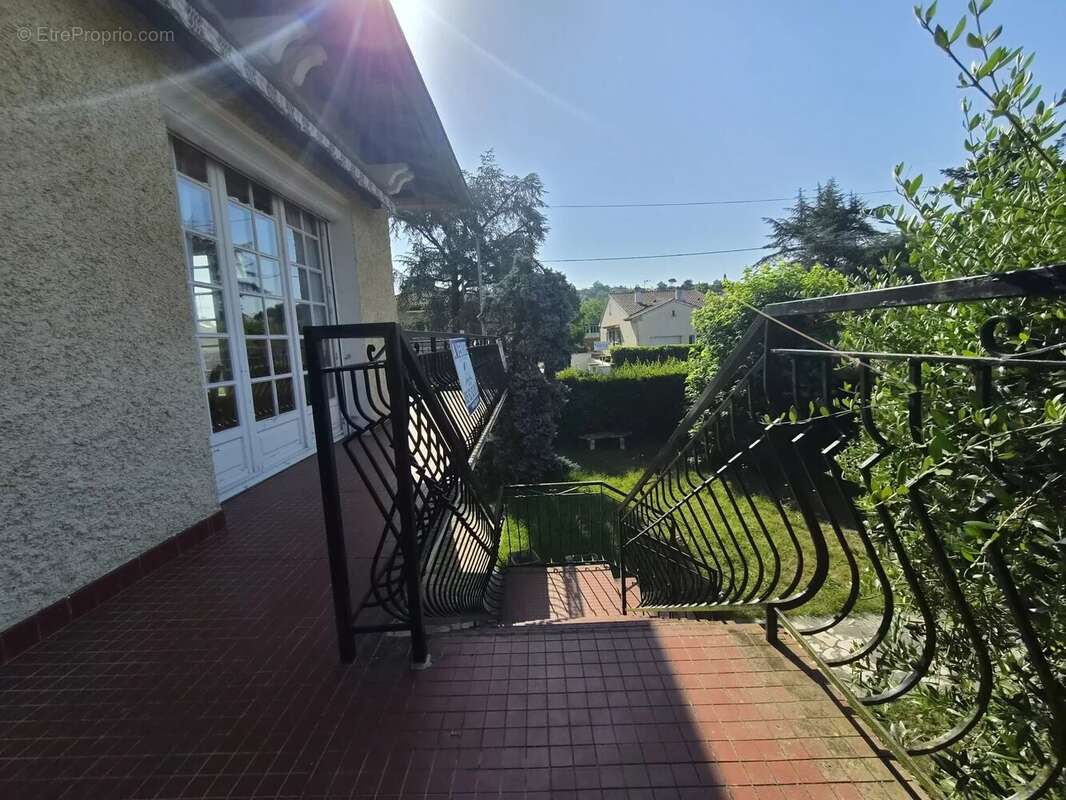 Villa familiale aux beaux volumes – Quartier résidentiel prisé - photo 2