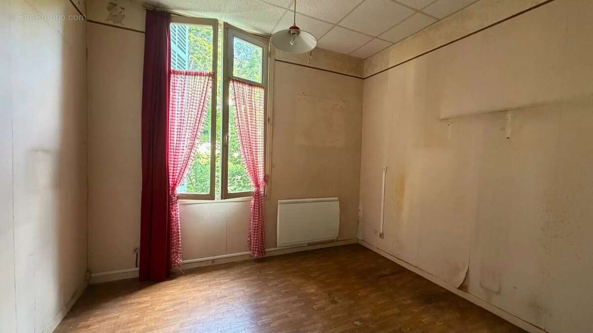 Studio à rénover avec beau potentiel – Résidence Les Alpes - photo 2