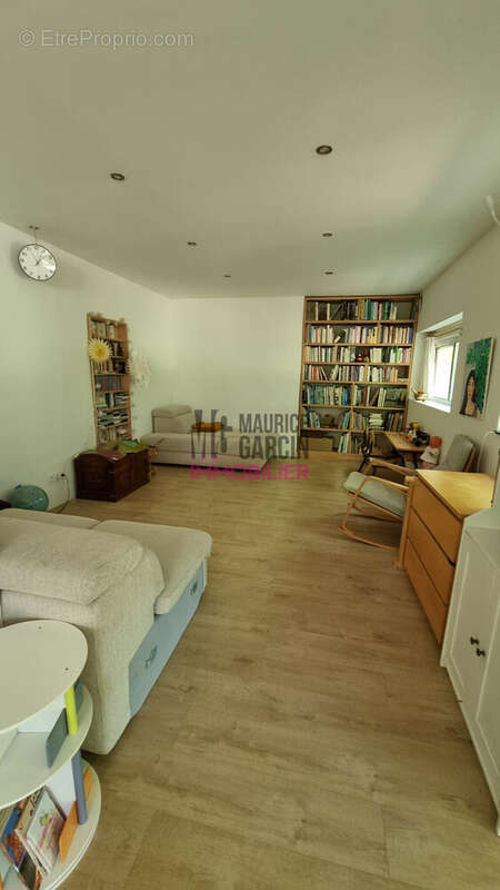 Maison 110 m² à Entraigues-Sur-La-Sorgue  - photo 4
