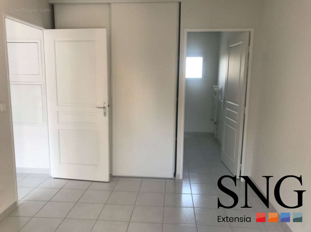 Appartement à GARONS