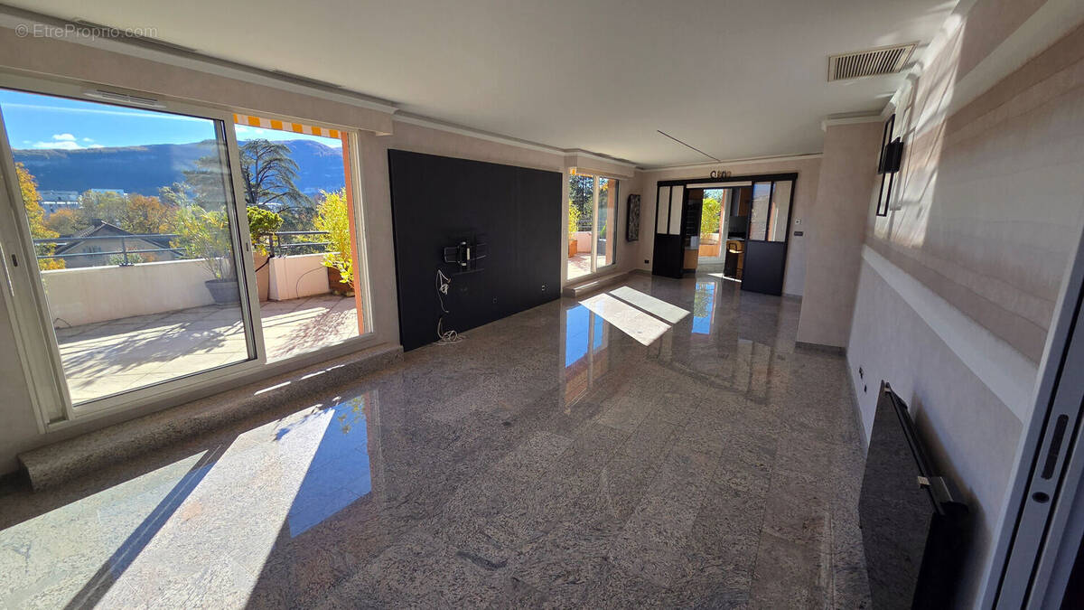 Appartement à AMBILLY