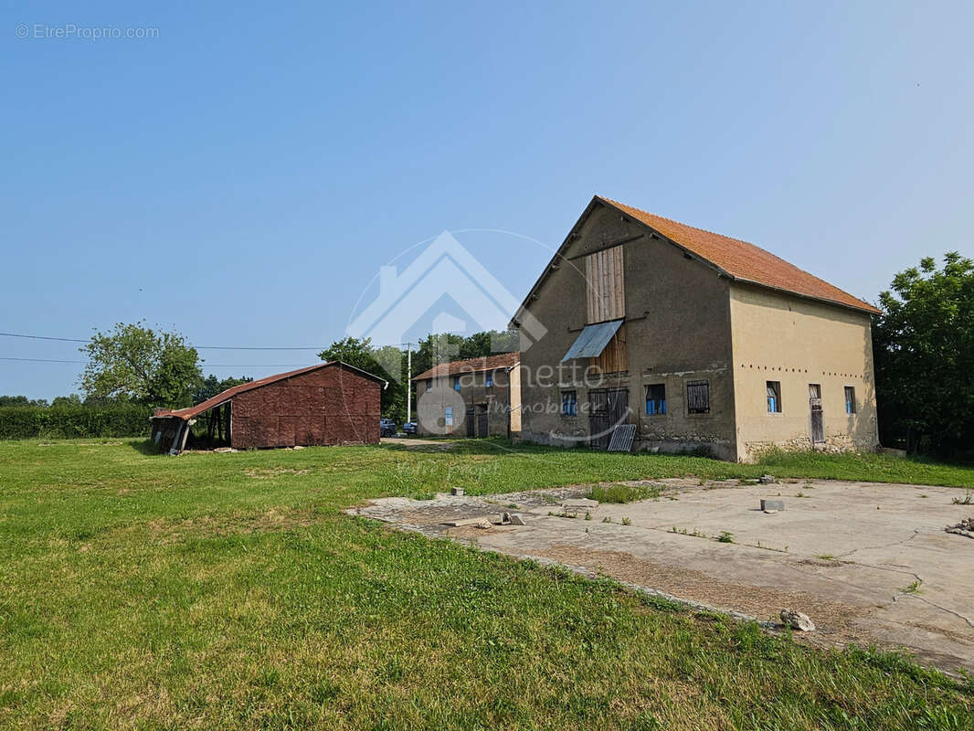 Maison à MONTAIGU-LE-BLIN