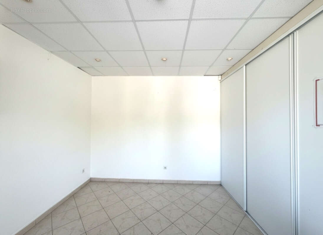 Appartement Saint Aygulf 1 pièce(s) 28 m2 + local commercial 10m² - photo 7