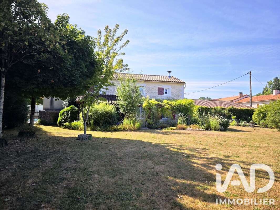 Maison 181 m² à Romazieres  - photo 7