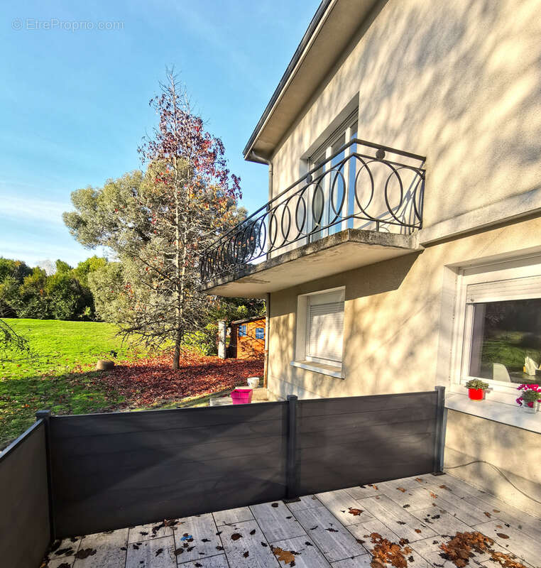 Maison rénovée avec jardin 2500m2 et grand atelier - photo 2
