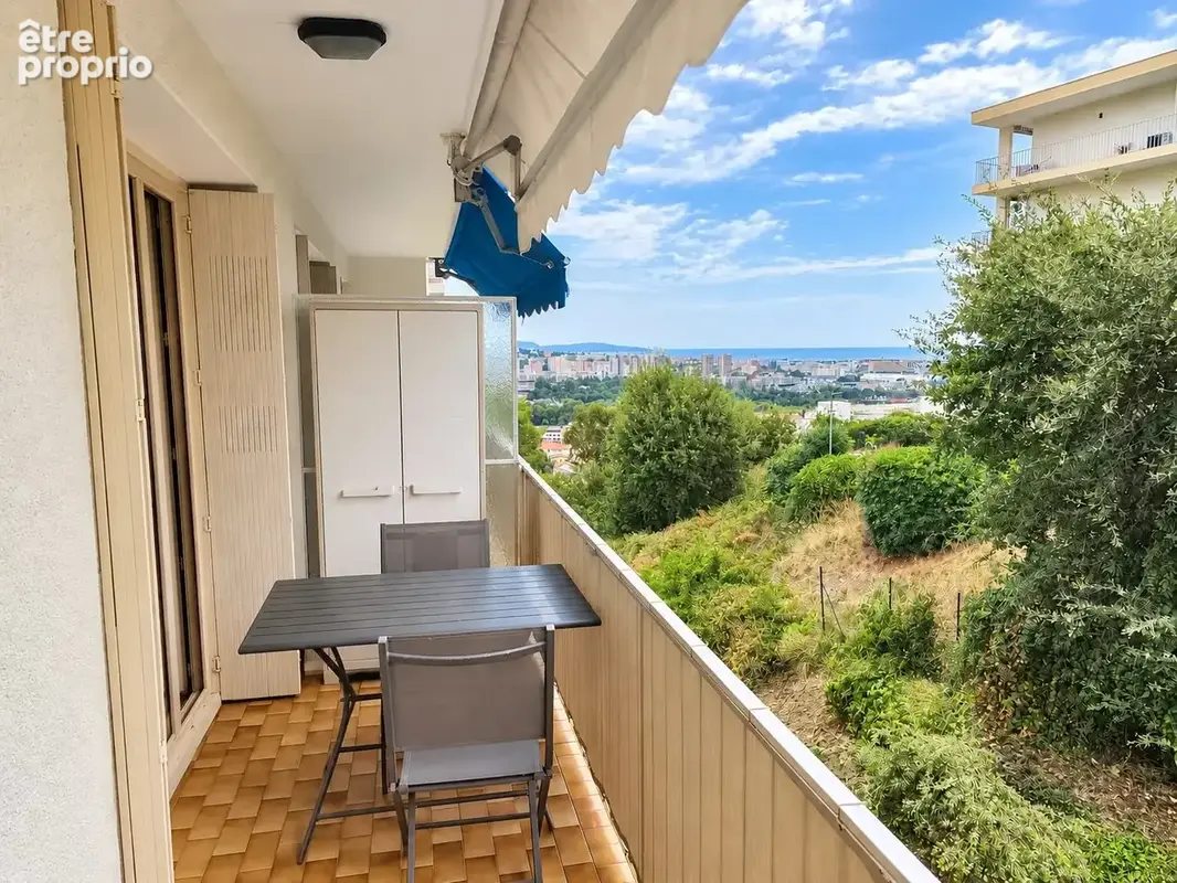 Appartement à SAINT-LAURENT-DU-VAR