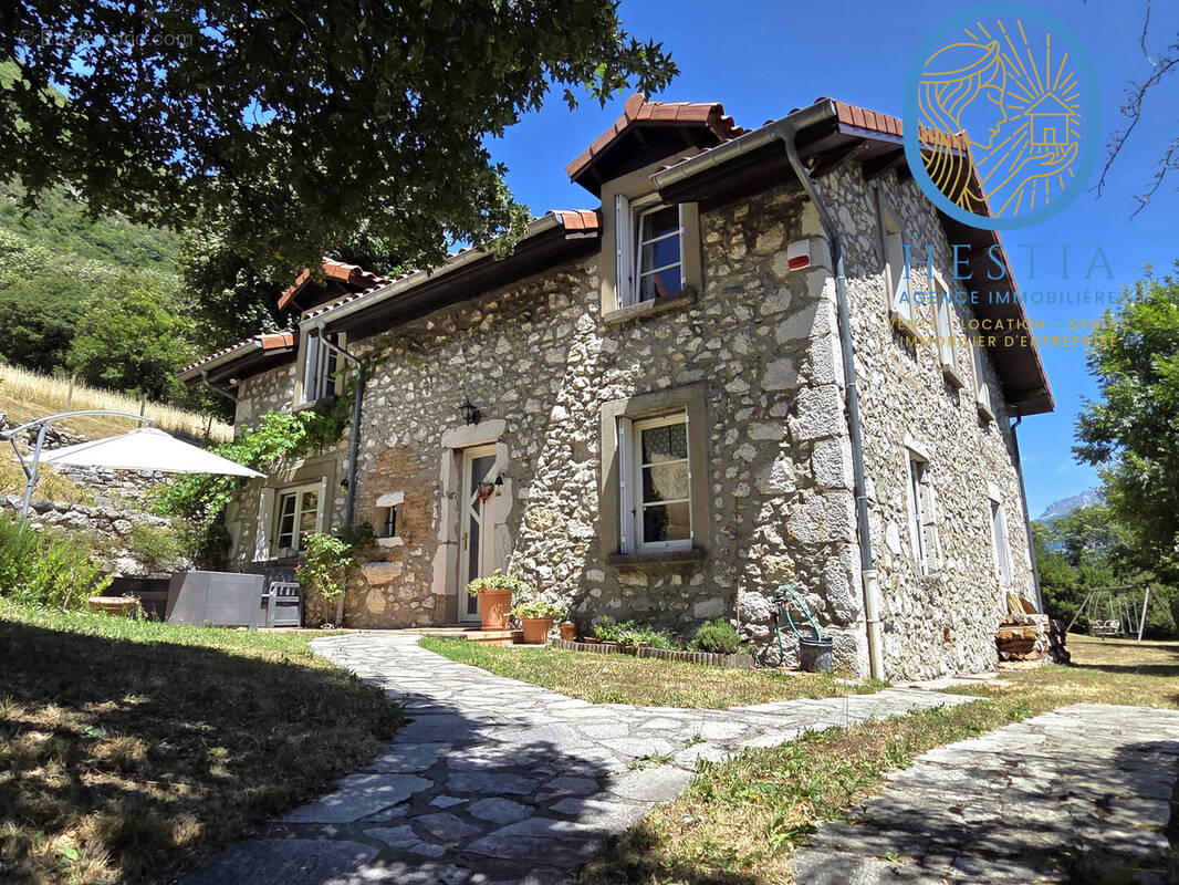 Maison à VEUREY-VOROIZE