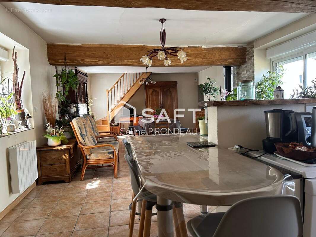 Maison 117 m² à Vernoil  - photo 4