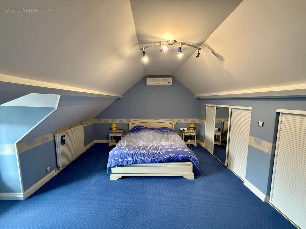 Propriété 8 pièces 135 m2 + Studio de 15 m2 avec Piscine chauffée et grande dépendance sur un terrain de 1200 - photo 7