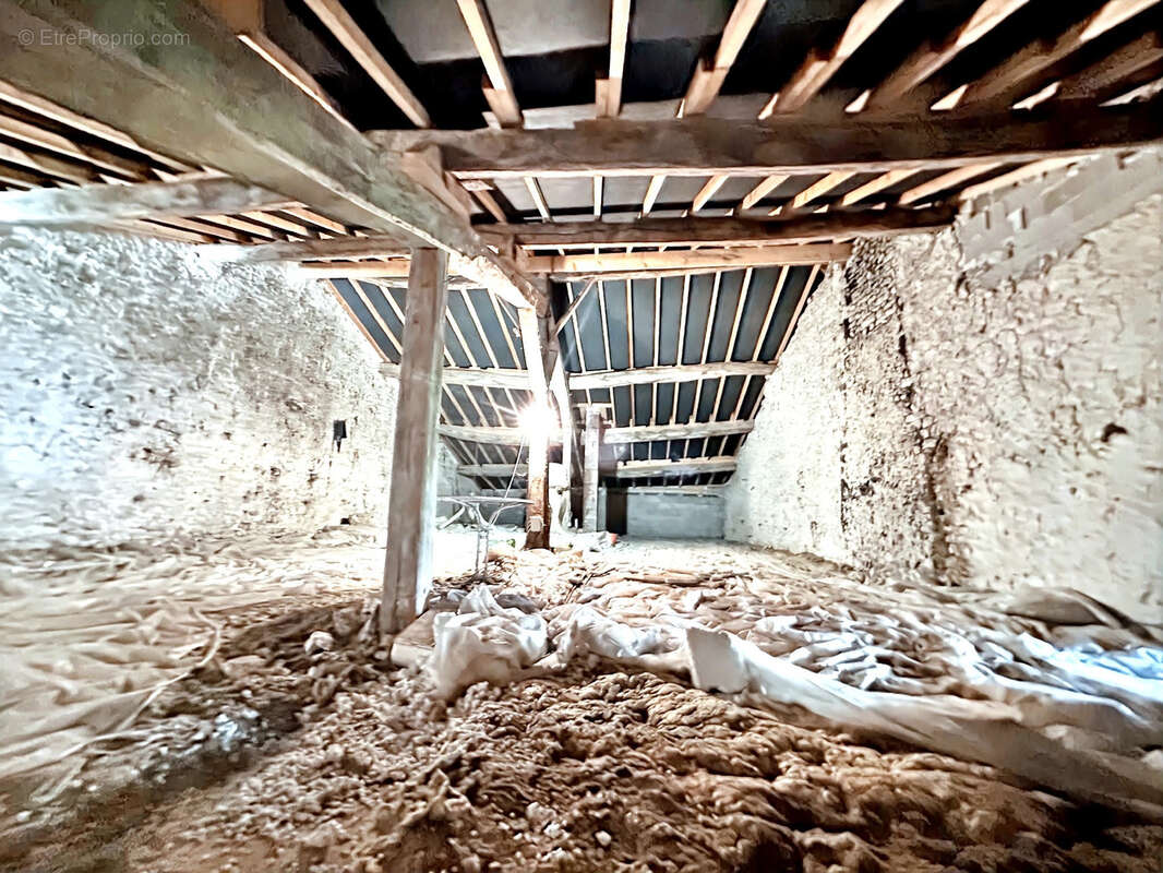 Maison à AVRAINVILLE