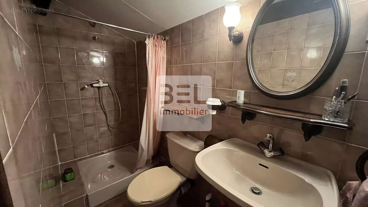 Maison à LAUDUN-L'ARDOISE