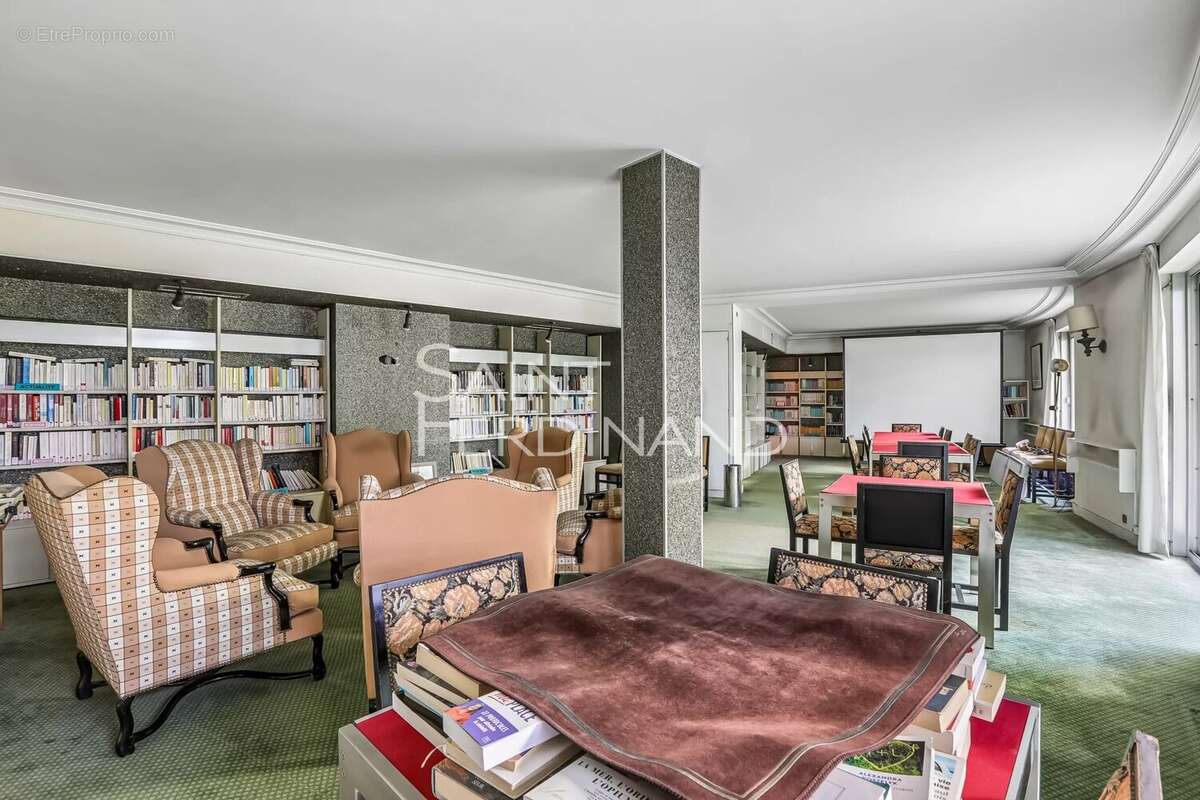 Neuilly Mairie - photo 7